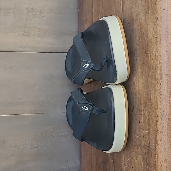 OluKai Sandals Women's sz 10 NU' A PI' O Black Leather Flip Flop Sandals - Picture 5 of 11